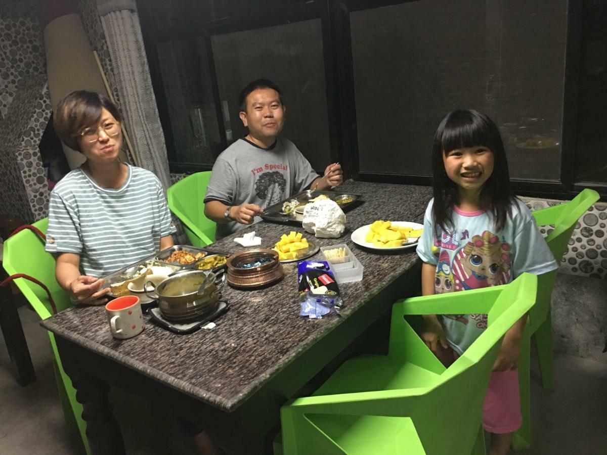 Bnb Royal Tourist House Katmandu Eksteriør billede